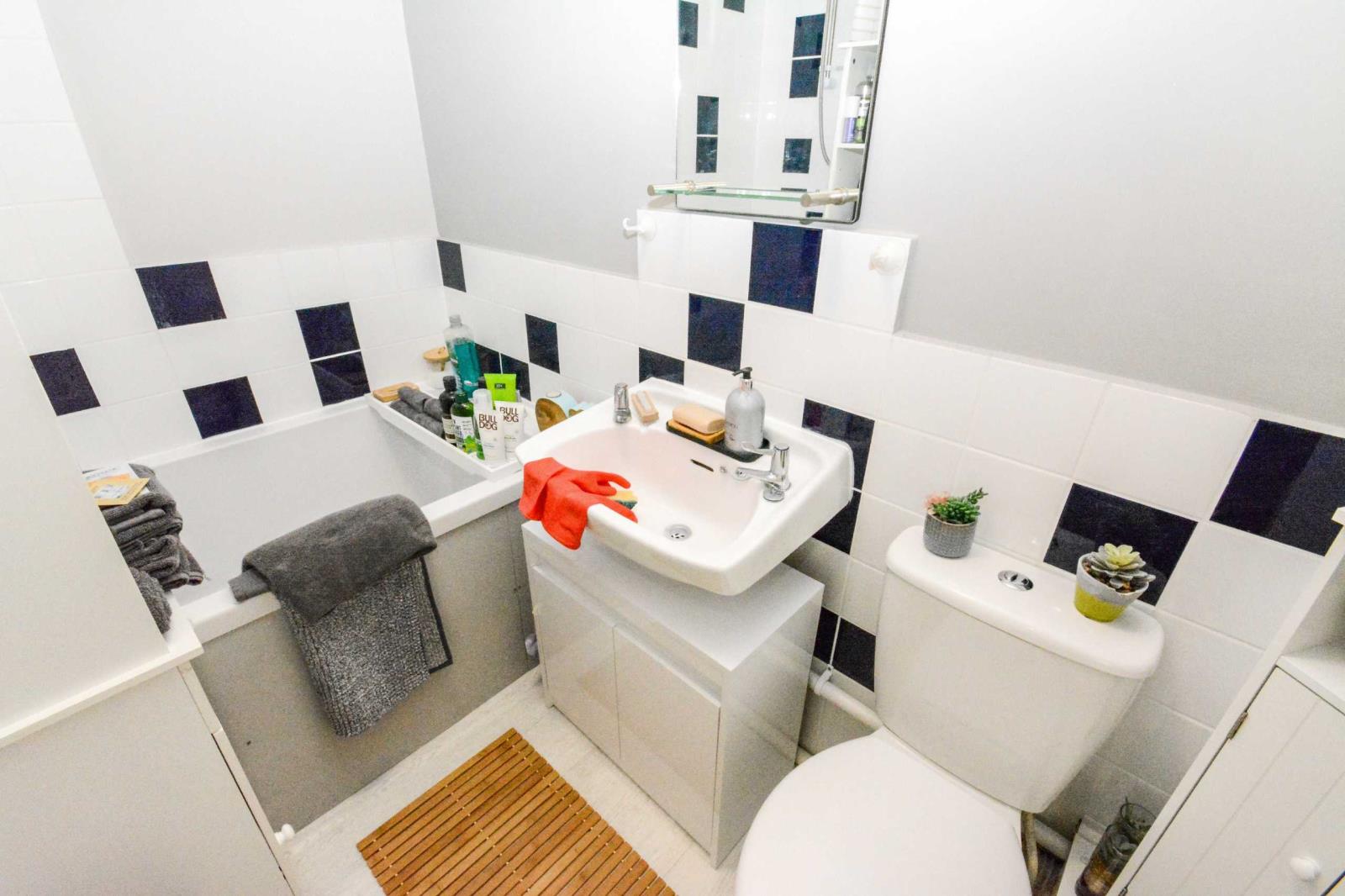 1 Bedroom Apartment For Sale At Queens Parade Margate Cliftonville Kent