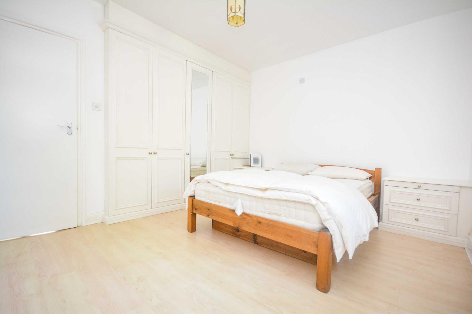 2 Bedroom Apartment For Sale At Chandos Square Broadstairs Kent £