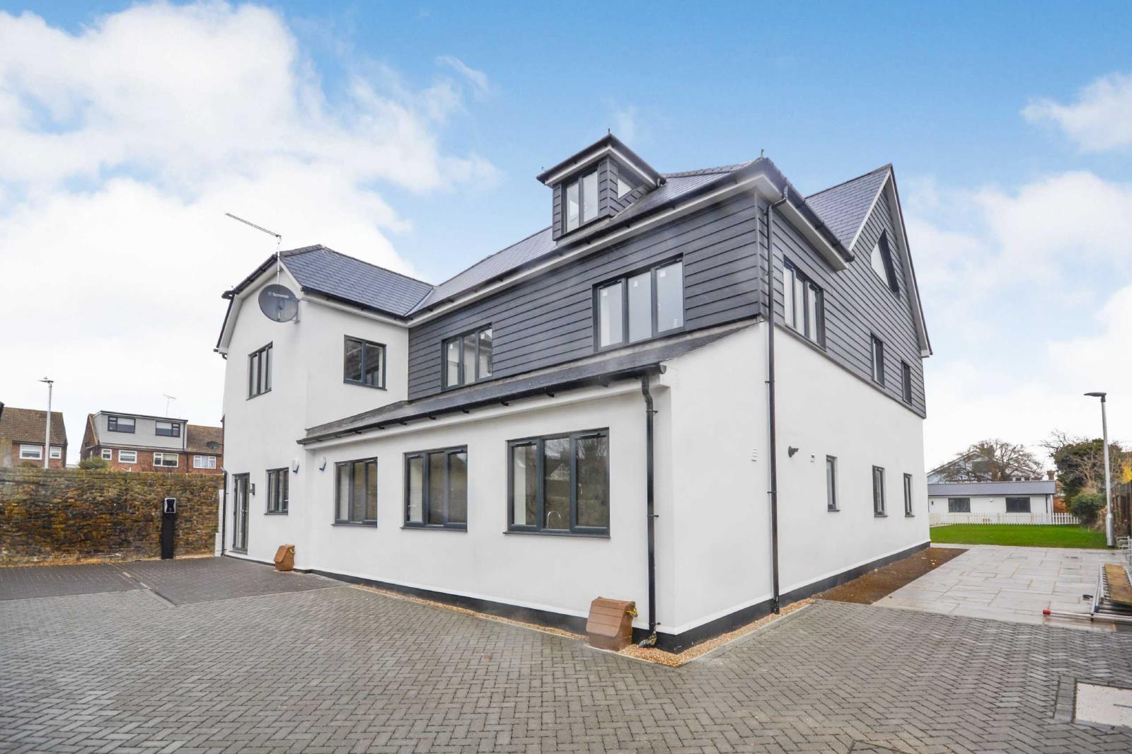 2 Bedroom Apartment For Sale At Queens Road Ramsgate Kent £310,000