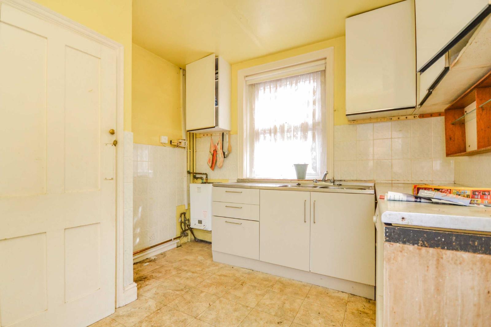 3 Bedroom Semi Detached House For Sale At Edith Road Ramsgate Kent £