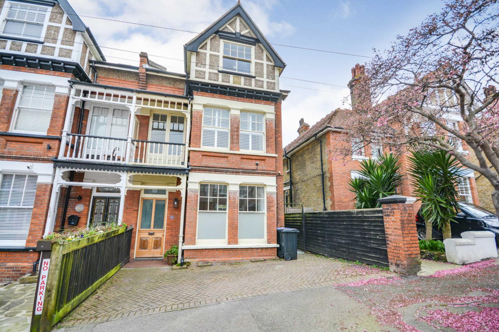 6 Bedroom Semidetached House For Sale At Pierremont Avenue Broadstairs