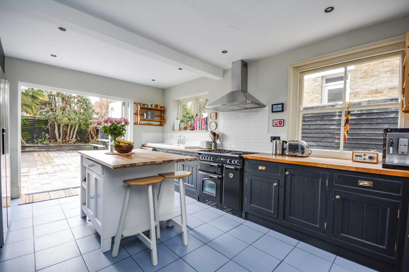 6 Bedroom Semidetached House For Sale At Pierremont Avenue Broadstairs