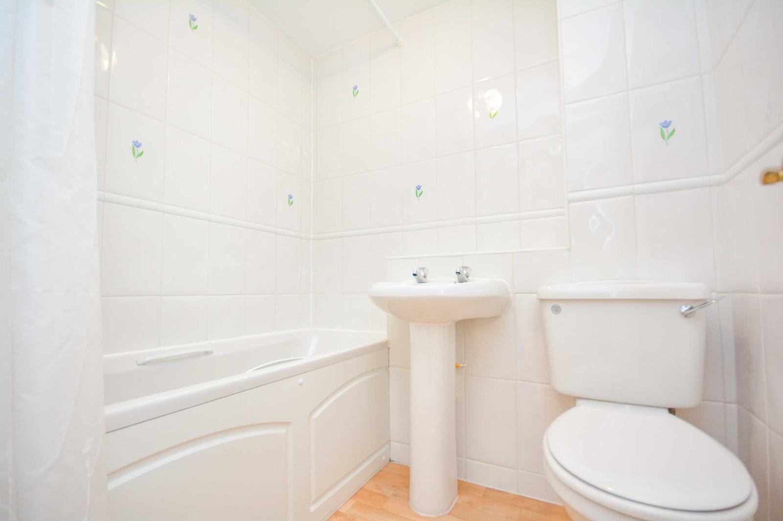 4 Bedroom End Of Terrace House For Sale At Harebrook Ramsgate Kent £