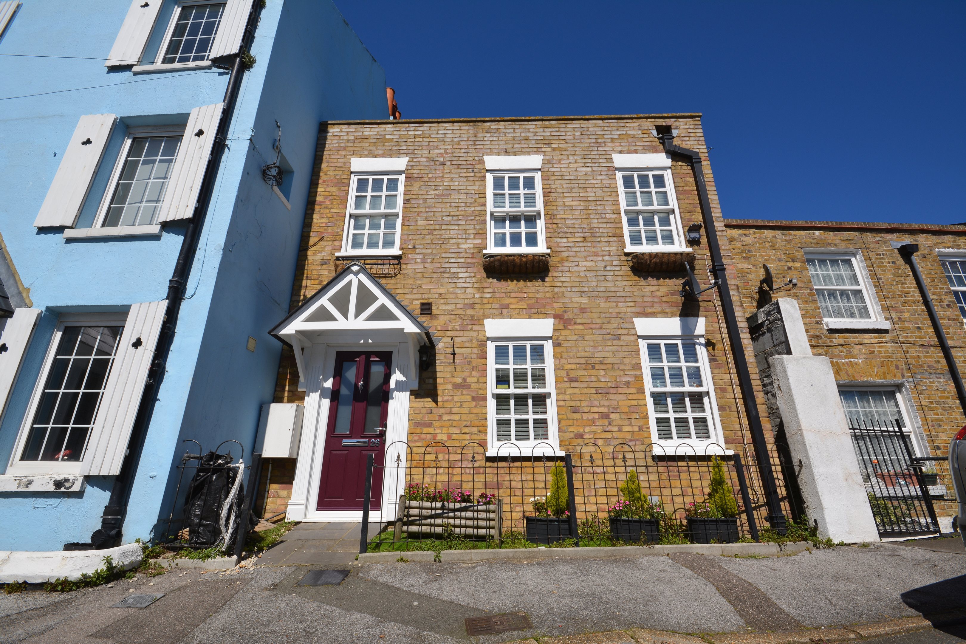 2 Bedroom Detached House For Sale At Trinity Square Margate Kent £