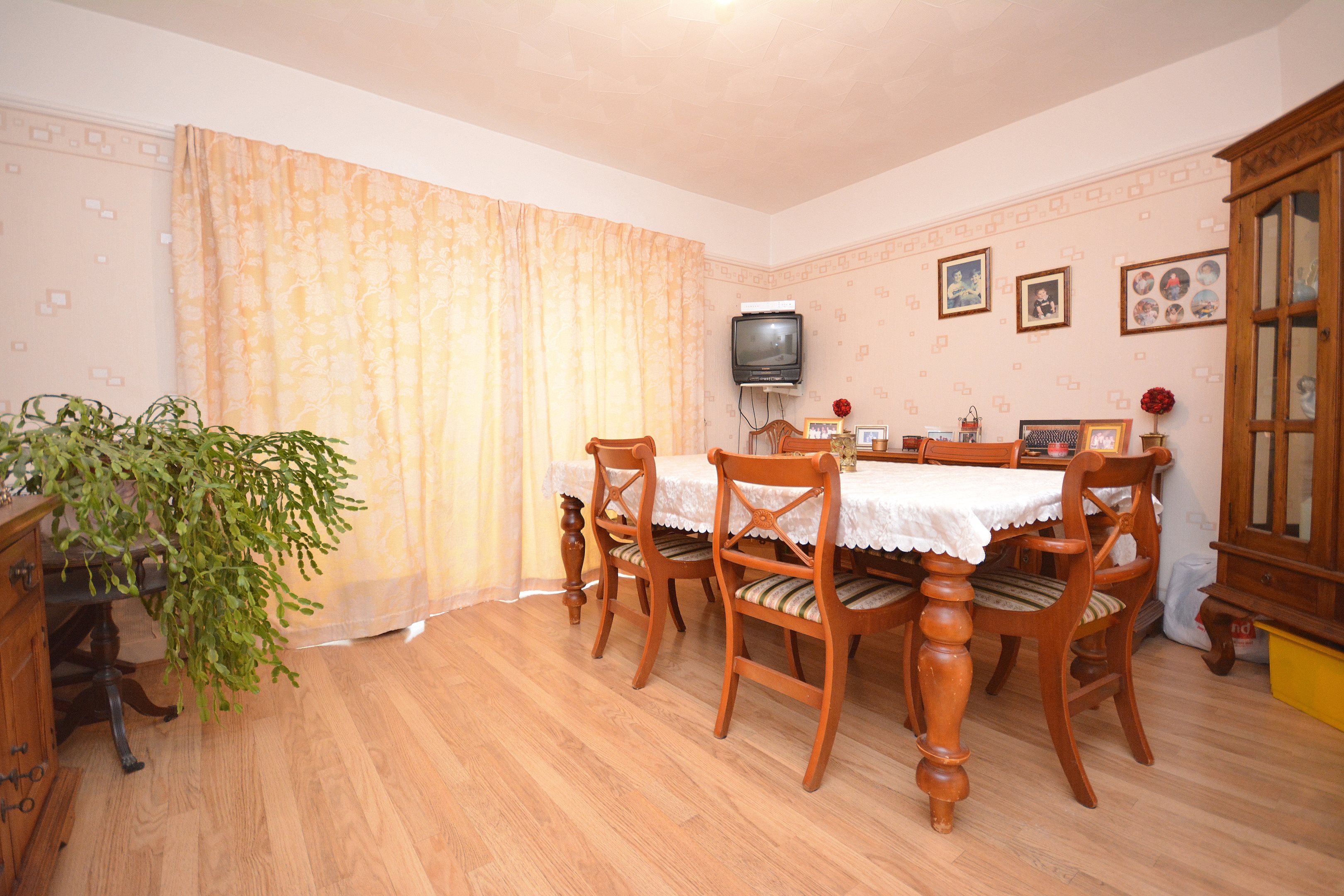 4 Bedroom Semi Detached House For Sale At Westbrook Avenue Margate Kent