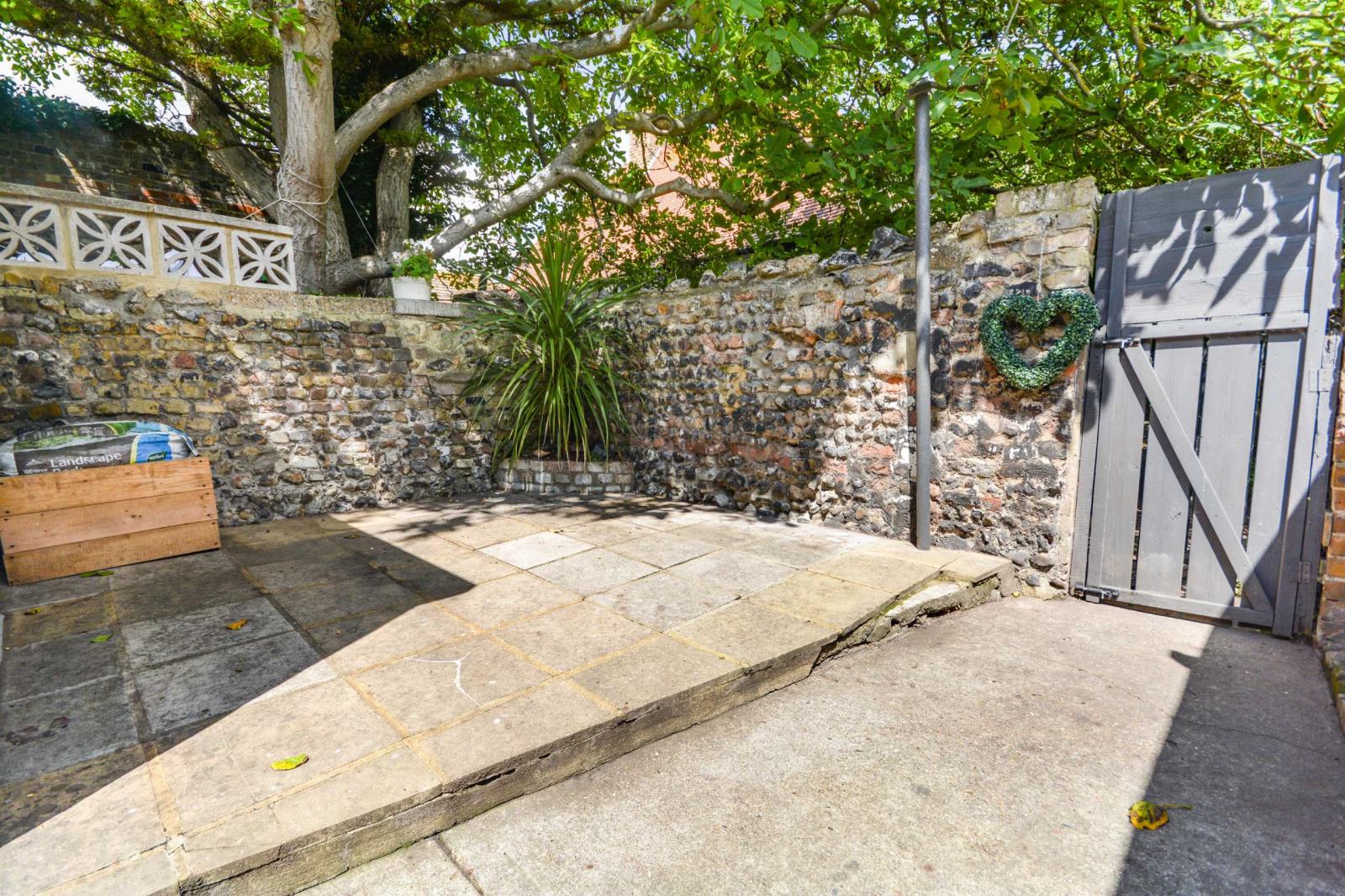 3 Bedroom End Of Terrace House For Sale At Boundary Road Ramsgate Kent