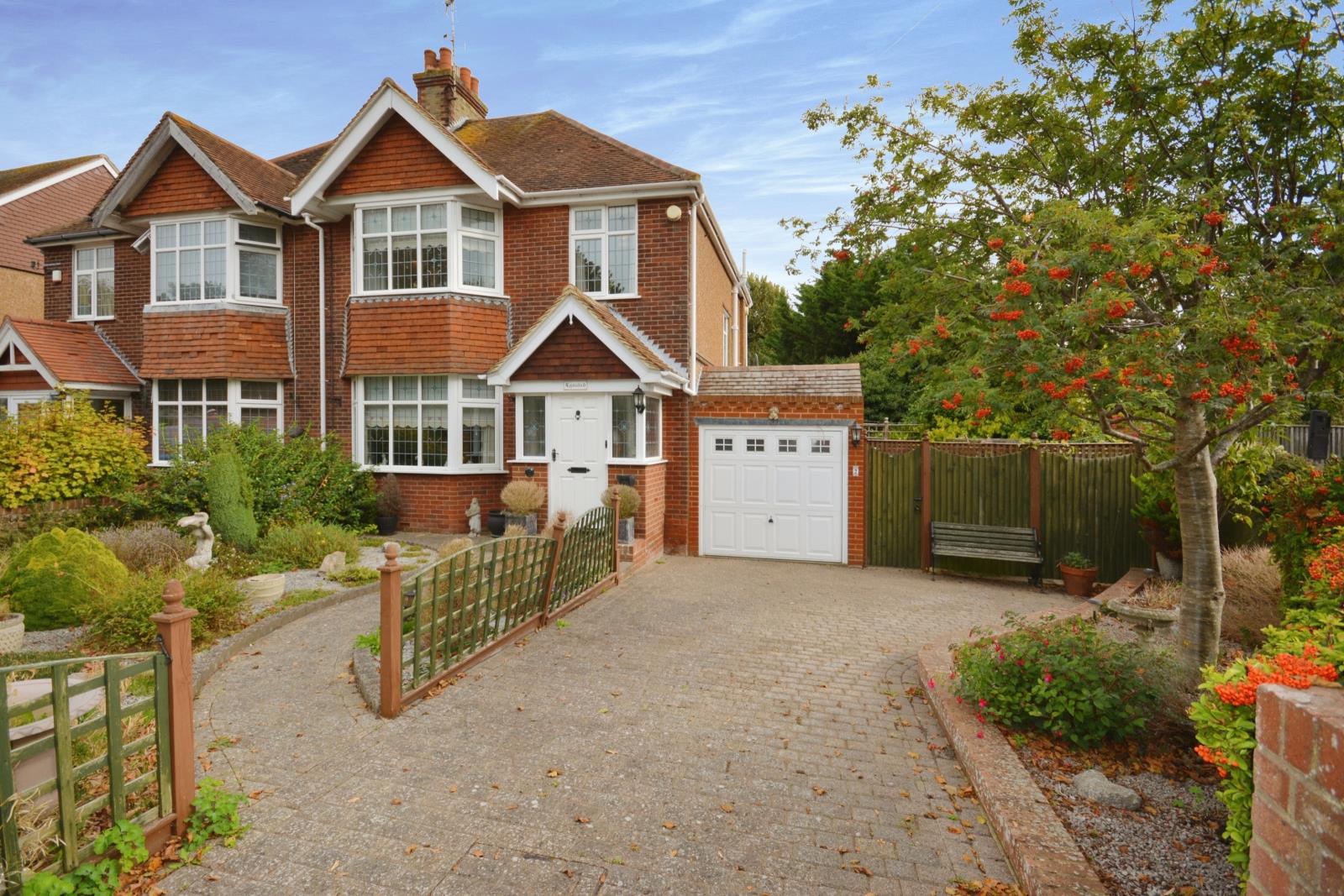 3 Bedroom Semi Detached House For Sale At Tivoli Park Avenue Margate